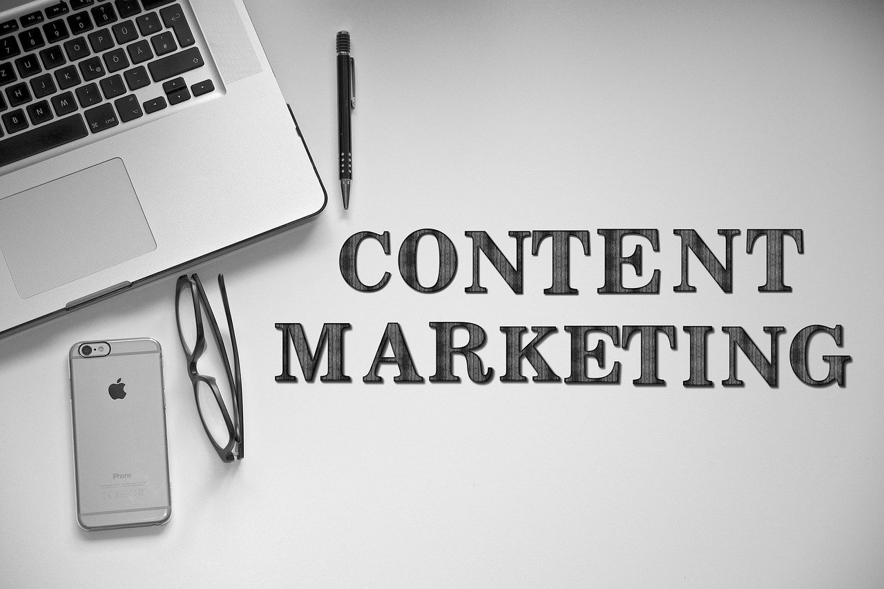 content marketing, concept, flatlay-6534438.jpg
